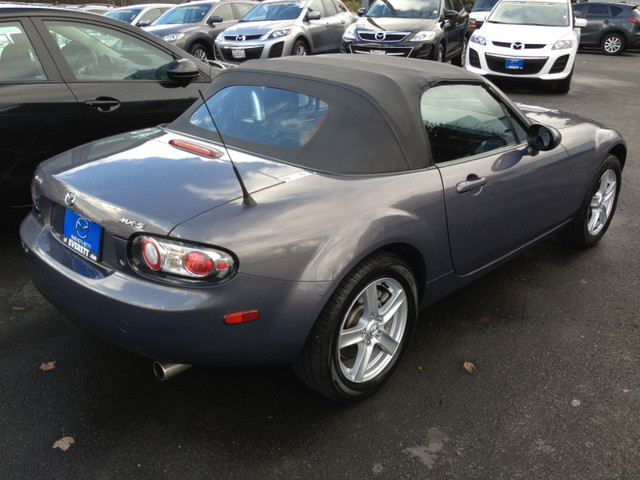 Mazda MX-5 Miata 2006 photo 5