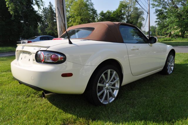 Mazda MX-5 Miata 2006 photo 28