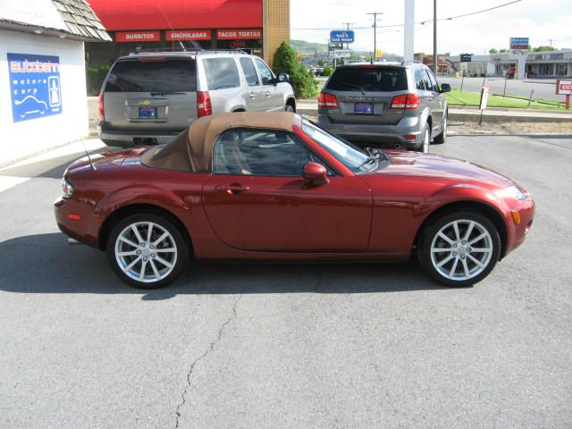 Mazda MX-5 Miata 2008 photo 4