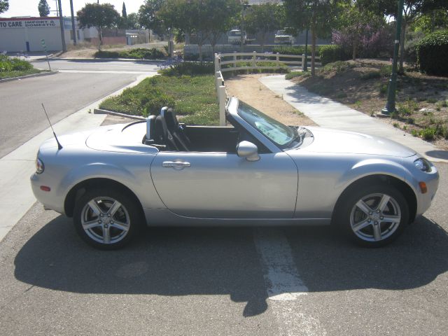 Mazda MX-5 Miata 2008 photo 2