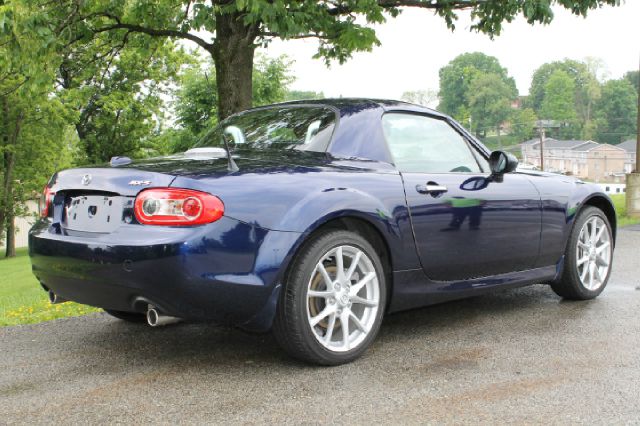 Mazda MX-5 Miata 2011 photo 1