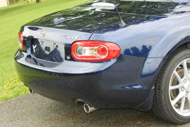 Mazda MX-5 Miata 2011 photo 18