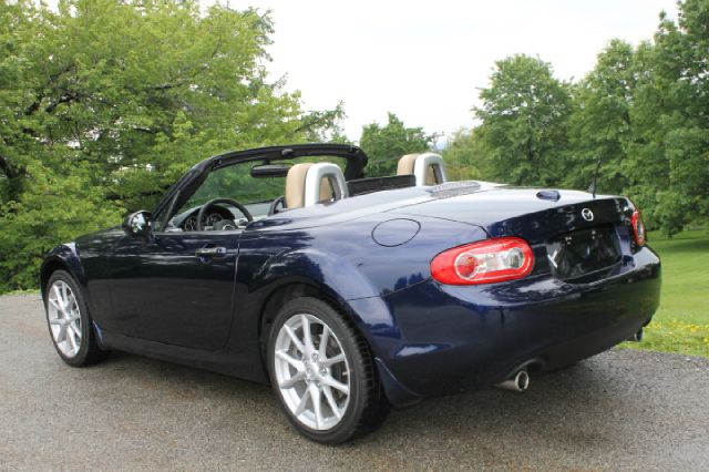 Mazda MX-5 Miata 2011 photo 23