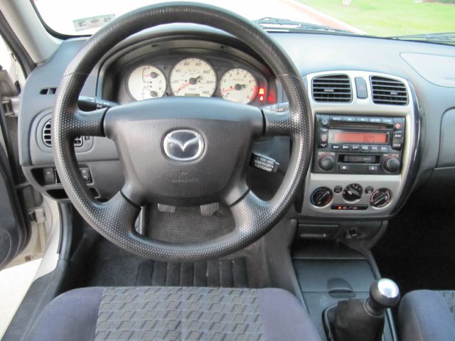 Mazda Protege 2001 photo 3