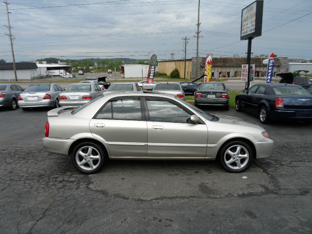 Mazda Protege 2002 photo 2