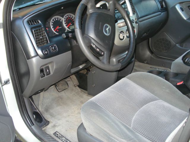 Mazda Tribute 2003 photo 2