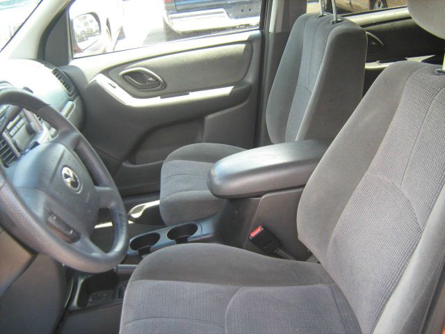 Mazda Tribute 2004 photo 2