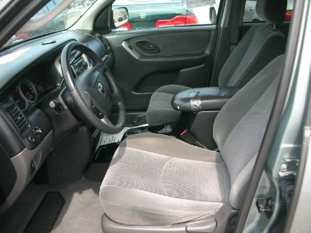 Mazda Tribute 2004 photo 2