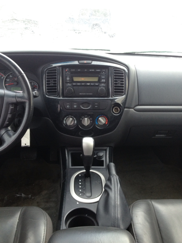 Mazda Tribute 2005 photo 2