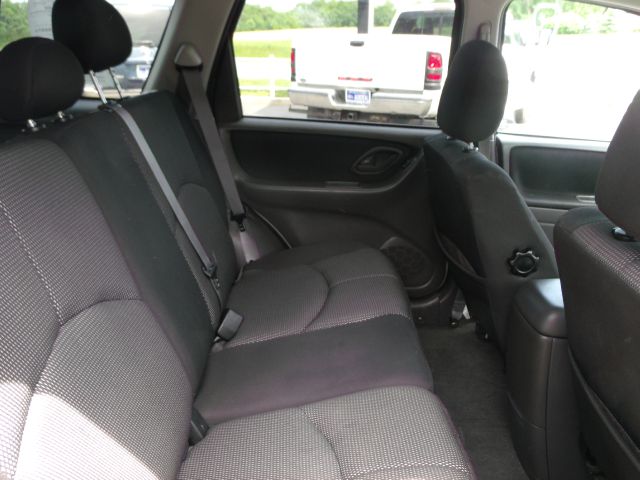 Mazda Tribute 2005 photo 2