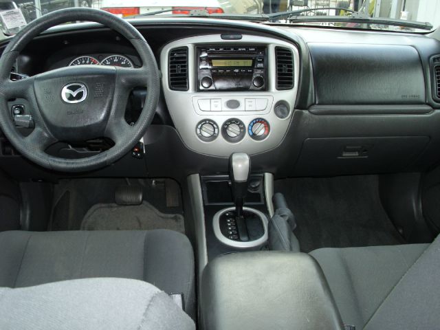 Mazda Tribute 2005 photo 2