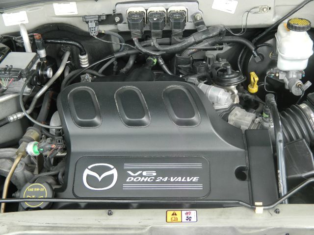 Mazda Tribute 2005 photo 2