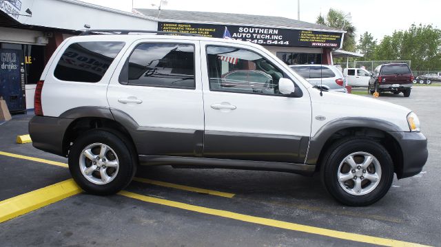 Mazda Tribute 2006 photo 2