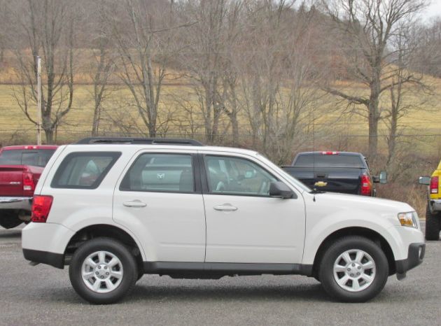 Mazda Tribute 2010 photo 2