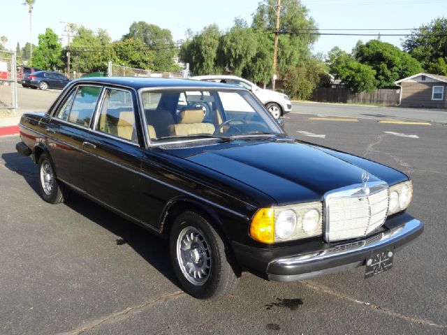 Mercedes-Benz 300 1980 photo 42