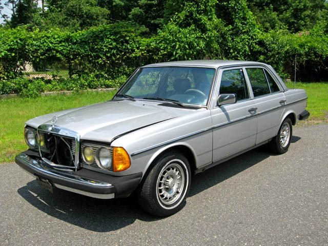 Mercedes-Benz 300 1983 photo 4