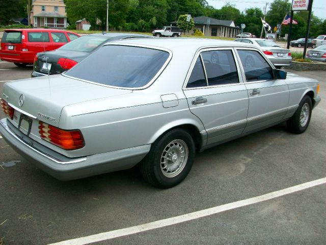 Mercedes-Benz 300 1984 photo 1