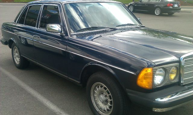 Mercedes-Benz 300 1984 photo 6