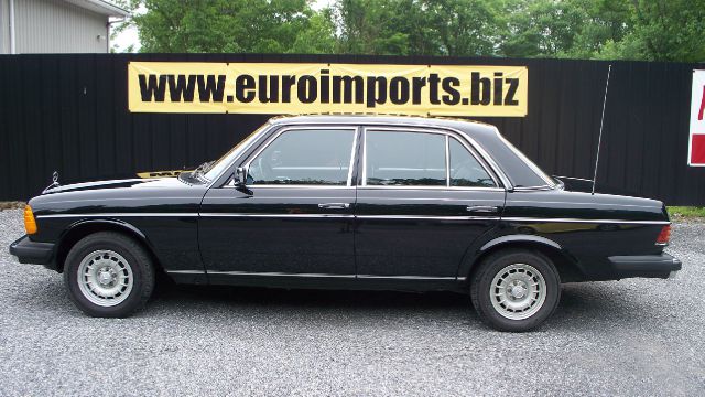 Mercedes-Benz 300 1984 photo 2