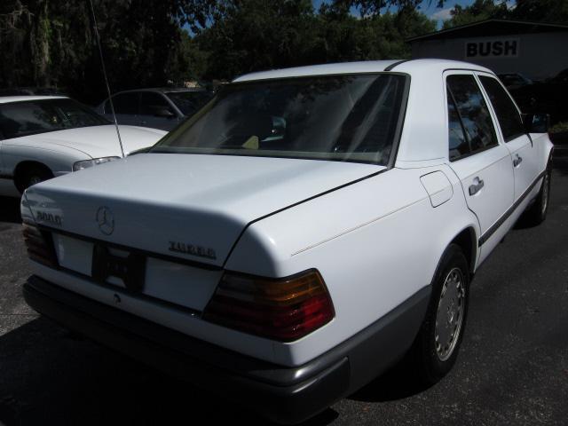 Mercedes-Benz 300 1987 photo 1