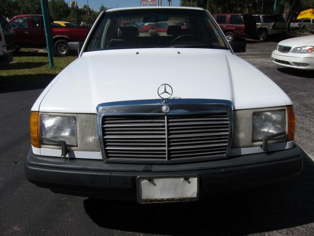 Mercedes-Benz 300 1987 photo 3