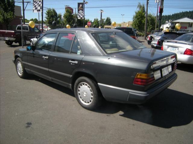 Mercedes-Benz 300 1987 photo 2