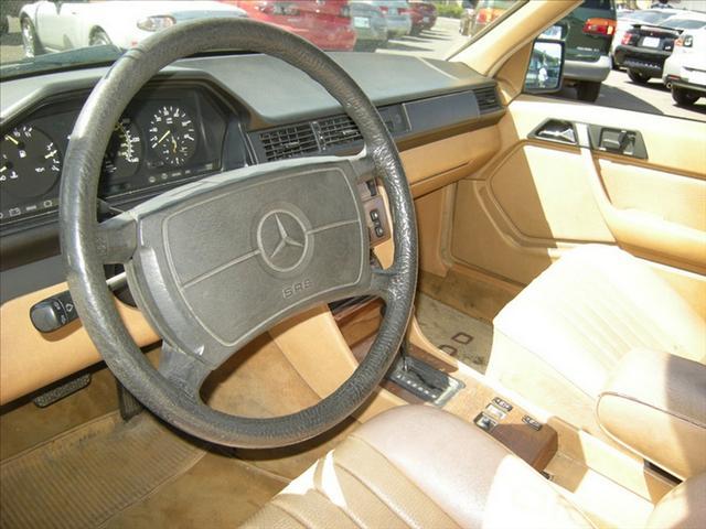 Mercedes-Benz 300 1987 photo 3