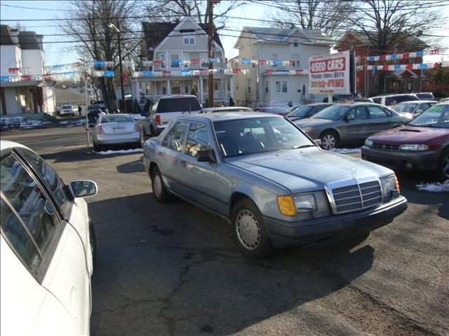 Mercedes-Benz 300 XLS Sedan