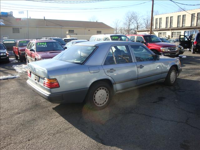 Mercedes-Benz 300 1989 photo 1