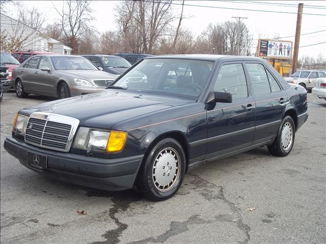 Mercedes-Benz 300 1989 photo 1