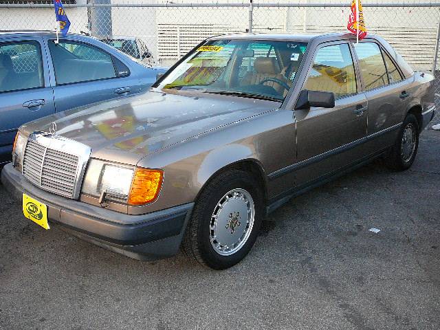 Mercedes-Benz 300 XLS Sedan