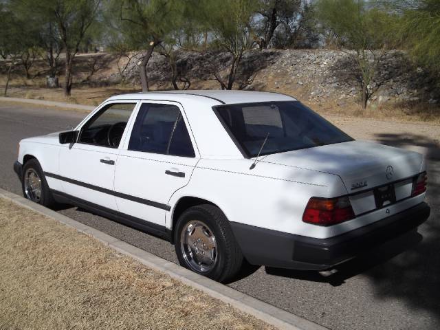 Mercedes-Benz 300 1989 photo 1