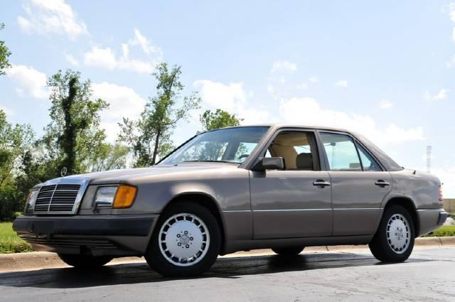 Mercedes-Benz 300 1990 photo 2