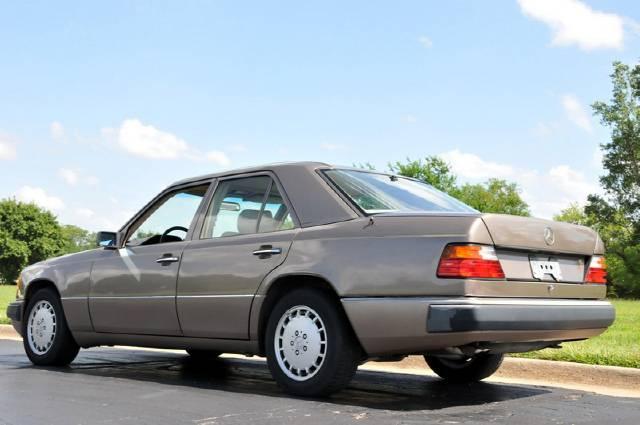 Mercedes-Benz 300 1990 photo 4