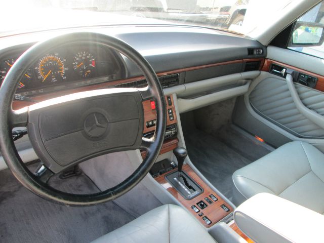 Mercedes-Benz 300 1990 photo 3