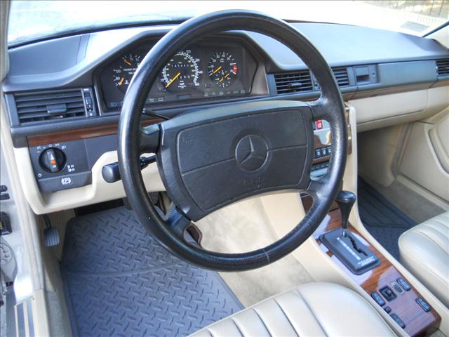 Mercedes-Benz 300 1991 photo 3