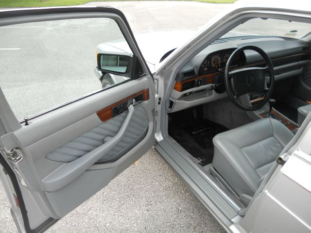 Mercedes-Benz 300 1991 photo 1