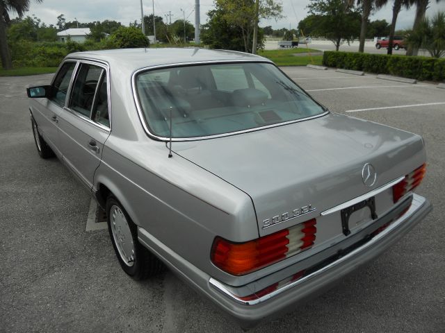 Mercedes-Benz 300 1991 photo 11