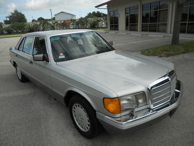 Mercedes-Benz 300 1991 photo 12