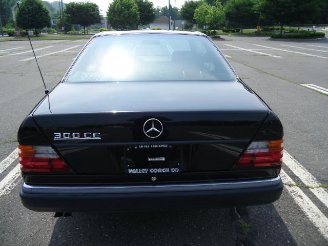 Mercedes-Benz 300 1993 photo 4