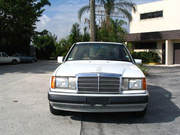 Mercedes-Benz 300 1993 photo 1