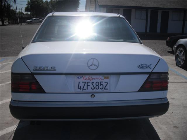 Mercedes-Benz 300 1993 photo 3