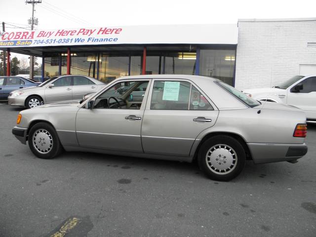 Mercedes-Benz 300 XLS Sedan