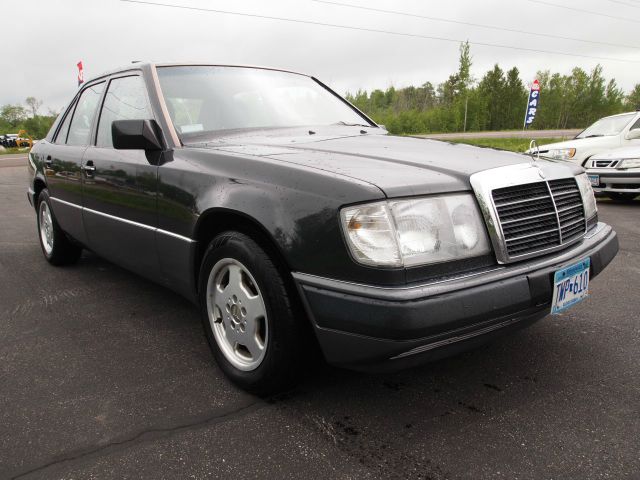 Mercedes-Benz 300 1993 photo 1