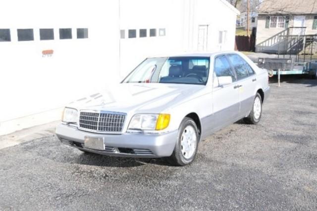 Mercedes-Benz 300 4X2 Sedan