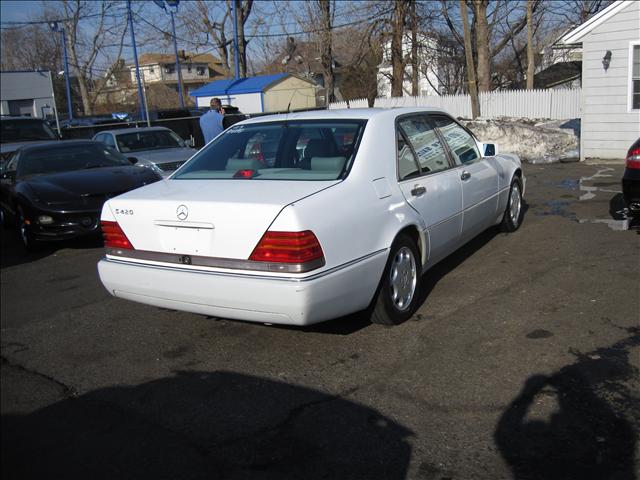 Mercedes-Benz 300 1993 photo 1