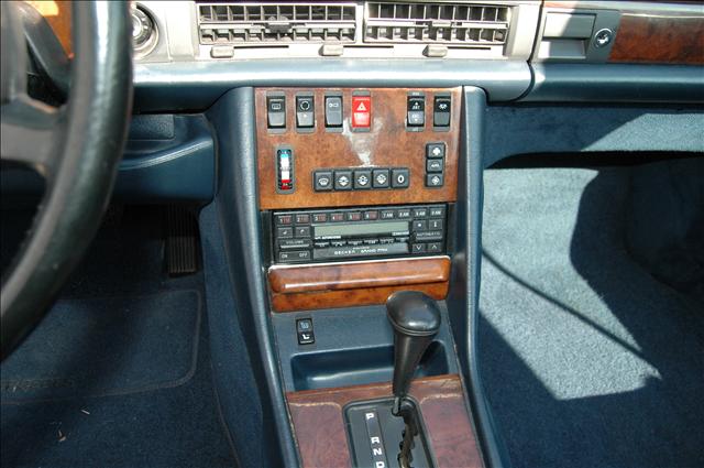 Mercedes-Benz 560 1986 photo 3