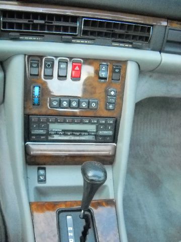 Mercedes-Benz 560 1986 photo 12