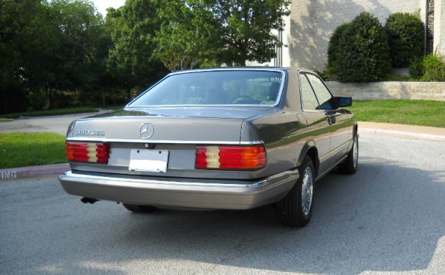 Mercedes-Benz 560 1986 photo 16