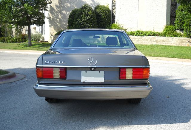 Mercedes-Benz 560 1986 photo 3